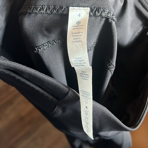 Like new Lulu leggings - Picture 5 of 6